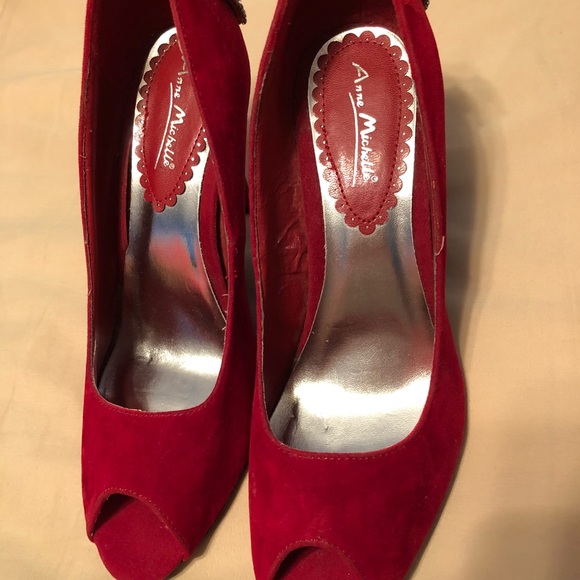 Red sparkle bow heels! - Picture 3 of 3